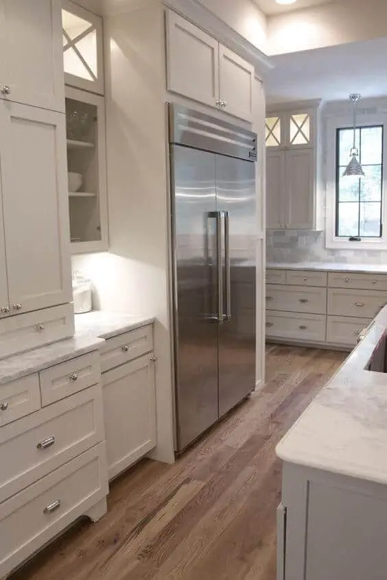 As you can see, it isn’t too hard to fit a kitchen pantry cabinet around refrigerator in an efficient way! More decor and other interesting ideas at betterthathome.com
