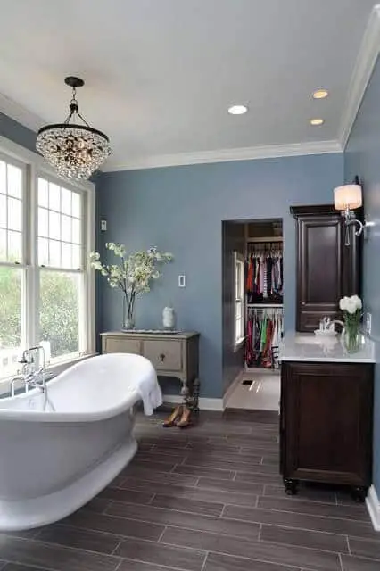 We made sure we picked different kinds of bathrooms with walk in closets for you to take a look and find inspiration to plan your very own. Check more at betterthathome.com
