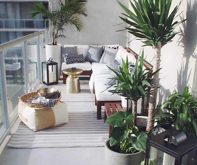 Outdoor balcony decorating ideas include comfy chairs or sofas, some fluffy pillows and warm blankets for the colder months, but also relaxing solutions to enjoy the sunny days too!