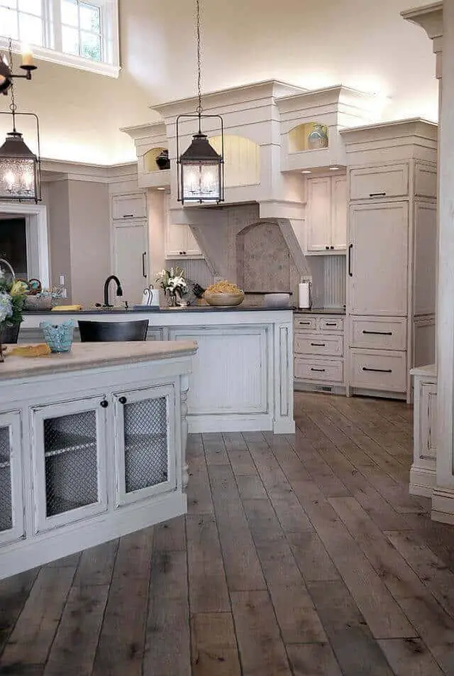 If you own a spacious kitchen, why not going for a kitchen with 2 islands layout. Here are our best options for a kitchen with 2 islands, we hope to inspire you.