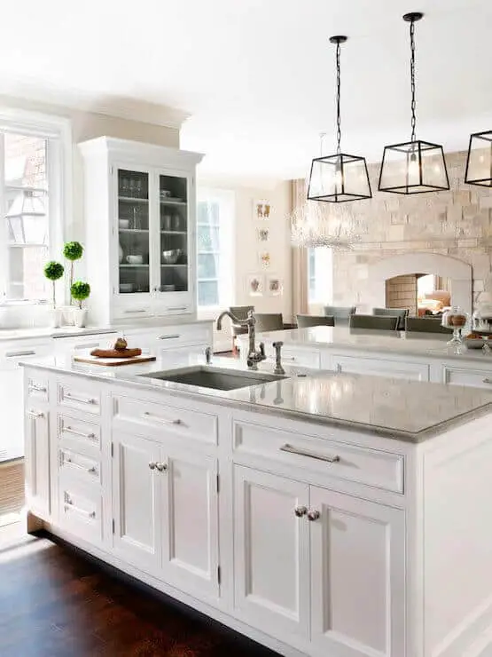 If you own a spacious kitchen, why not going for a kitchen with 2 islands layout. Here are our best options for a kitchen with 2 islands, we hope to inspire you.